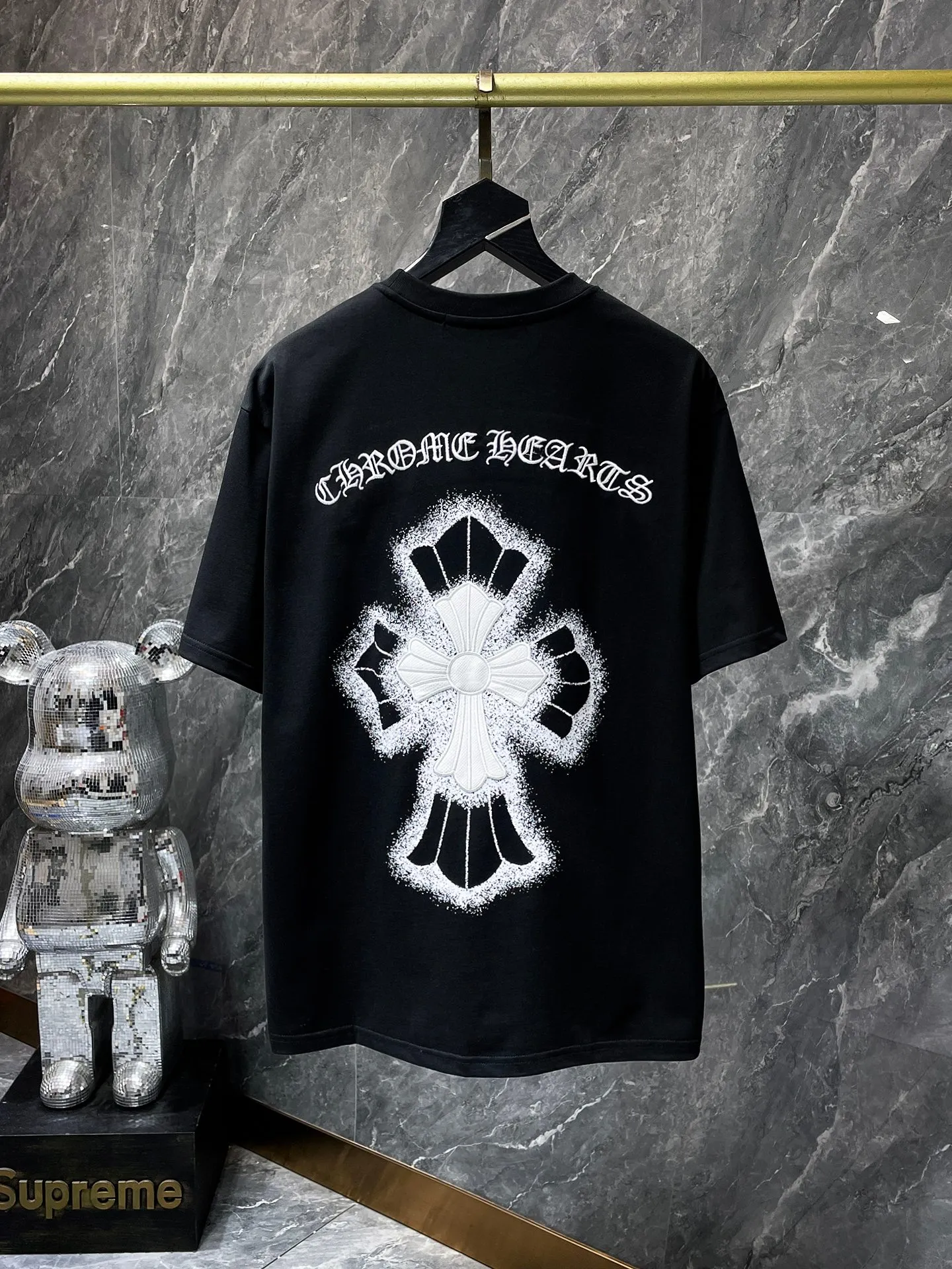 P154 New Chrome Hearts 25ss for summer. High-weight, environmentally friendly and high-quality top-grade fabric. 260g~270g. Croma embroidery, Sanskrit cross and spray-printed short sleeves. Counter synchronization. 1:1 replica version. Recommended color: black. White. Size: S, M, L, XL.